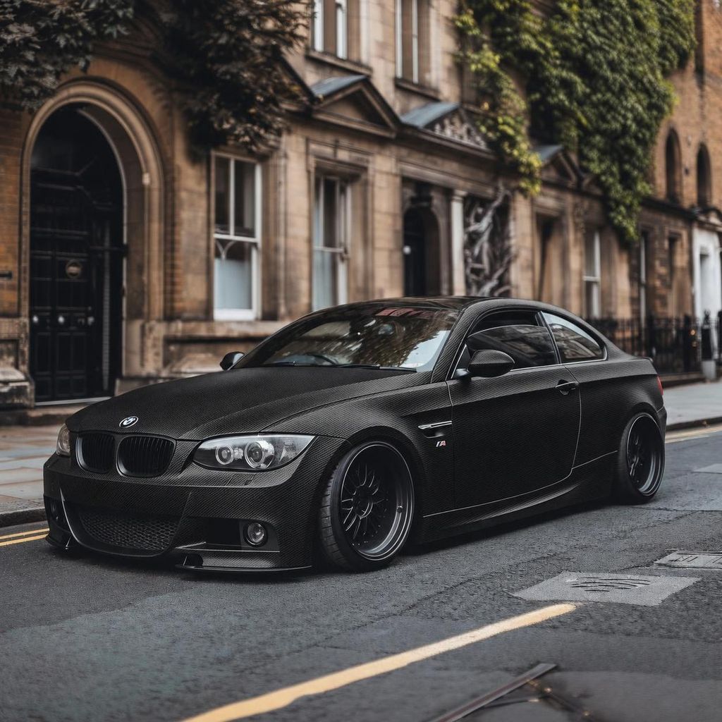 BMW in Carbon-Struktur (3M 2080 CFS12 Carbon), gerendert von Hyperlizer