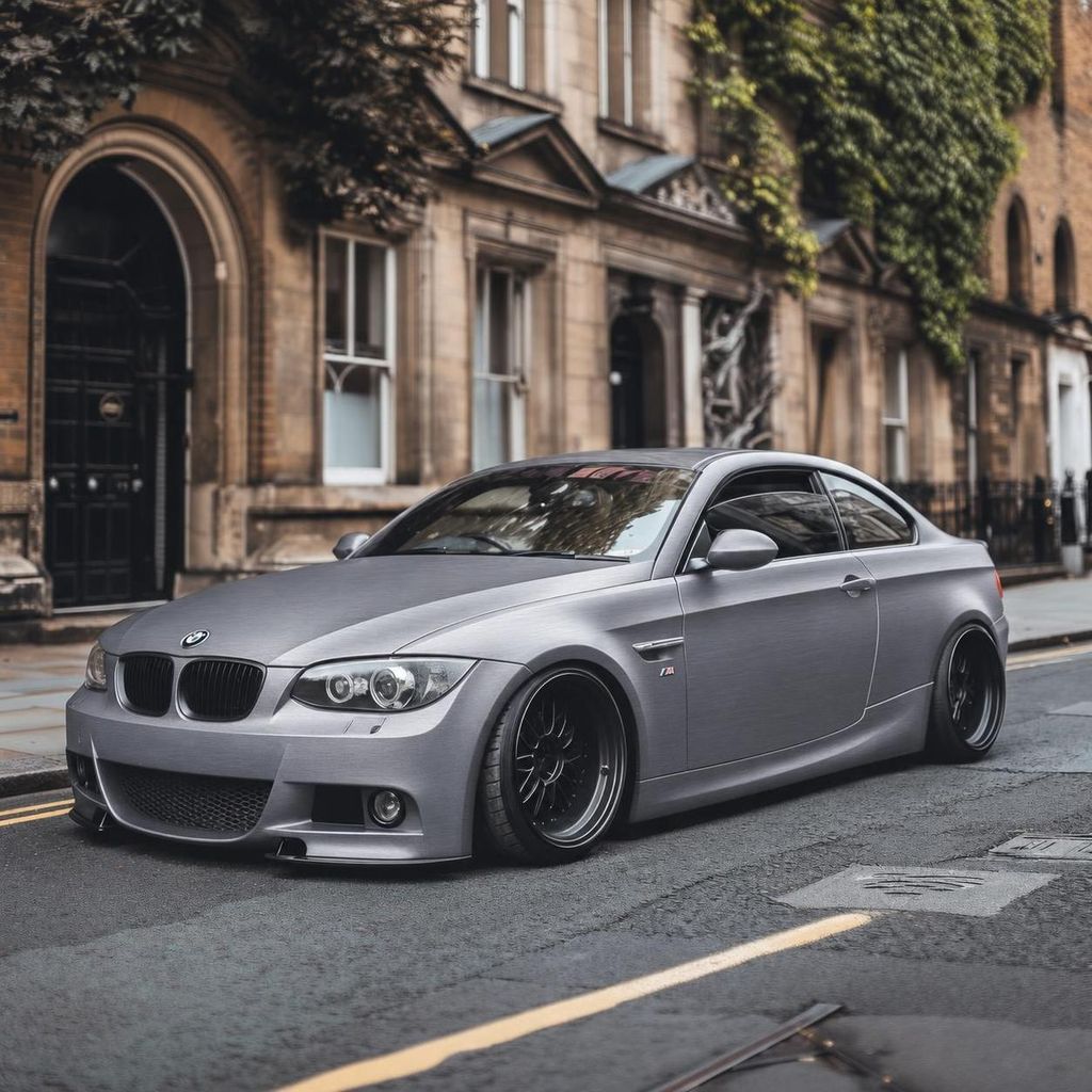 BMW in gebürstetem Aluminium (3M 2080 BR120 Brushed Aluminium), gerendert von Hyperlizer