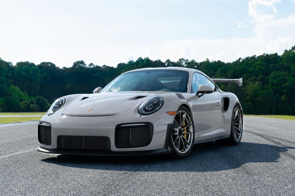 Ergebnis von Hyperlizer: derselbe Porsche einfarbig in Glanz Grau (3M 2080 Storm Grey)